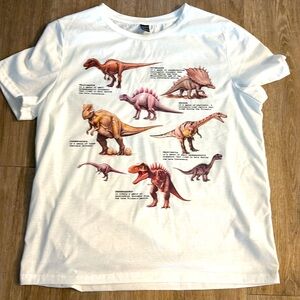 L tshirt with dinosaurs in it white
